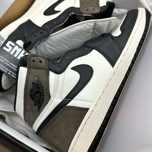 Deadstock Air Jordan 1 Retro High OG 'Dark Mocha' size 10